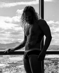 man naked in Vegas hotel room