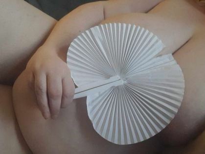Victoria's naked body covered by white fan